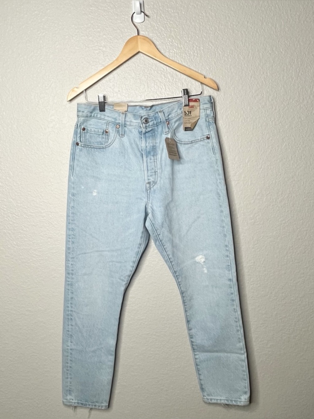 NEW Levi’s 501 Original‎ Fit Light Wash Jeans 29x28 Distressed Straight Leg NWT